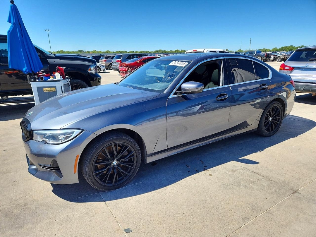 Вид 2021 BMW 330I, угол 1