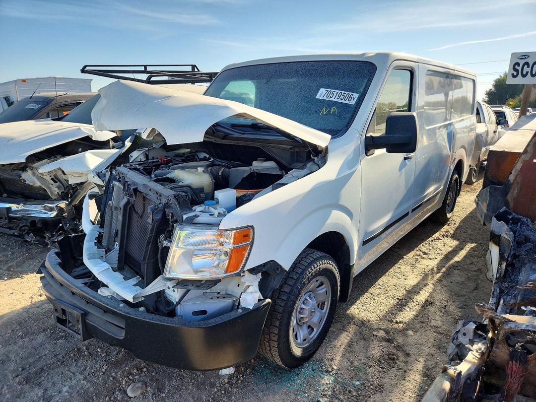 Vue de 2021 NISSAN NV 1500 SV, angle 1