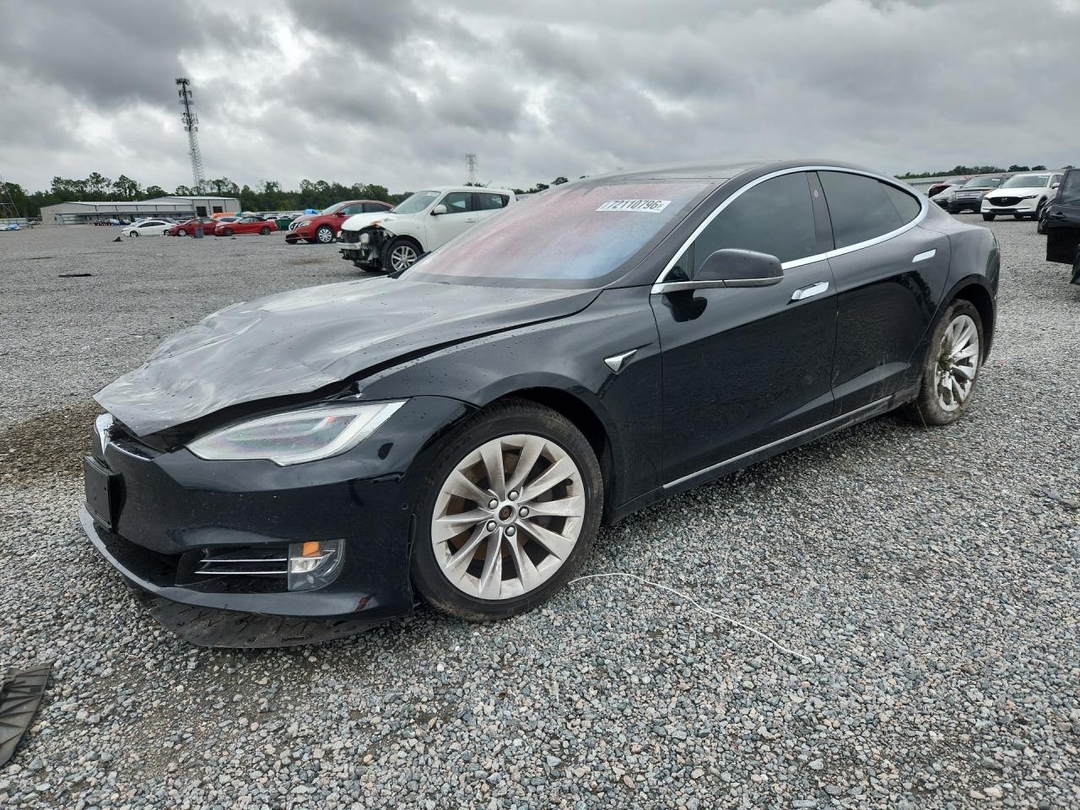 Vue de 2018 TESLA MODEL S, angle 1