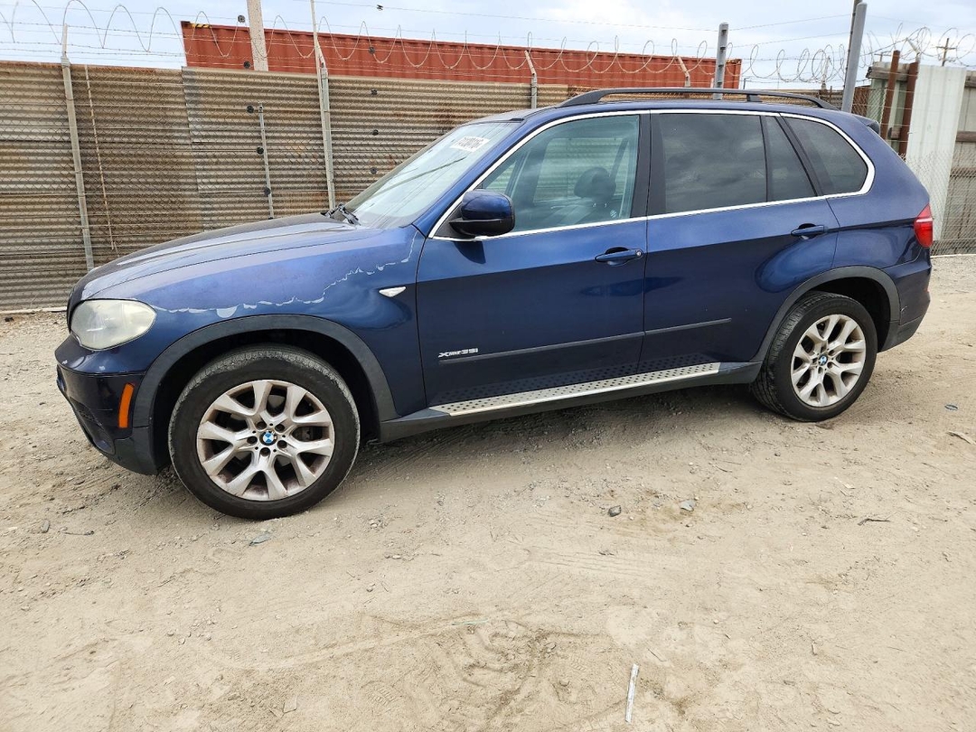 Vue de 2013 BMW X5 XDRIVE35I, angle 1