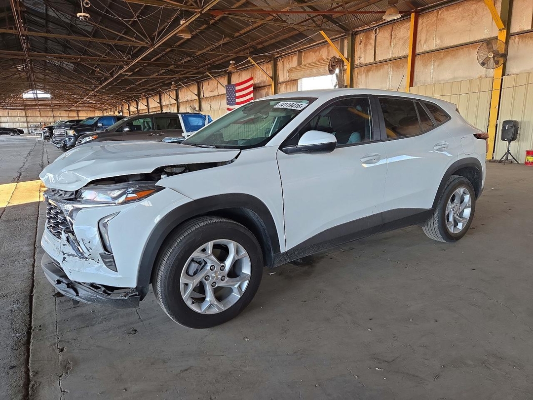 Vista de 2026 CHEVROLET TRAX LS, ángulo 1
