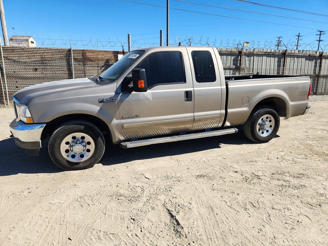 Vue de 2002 FORD F250 SUPER DUTY, angle 1