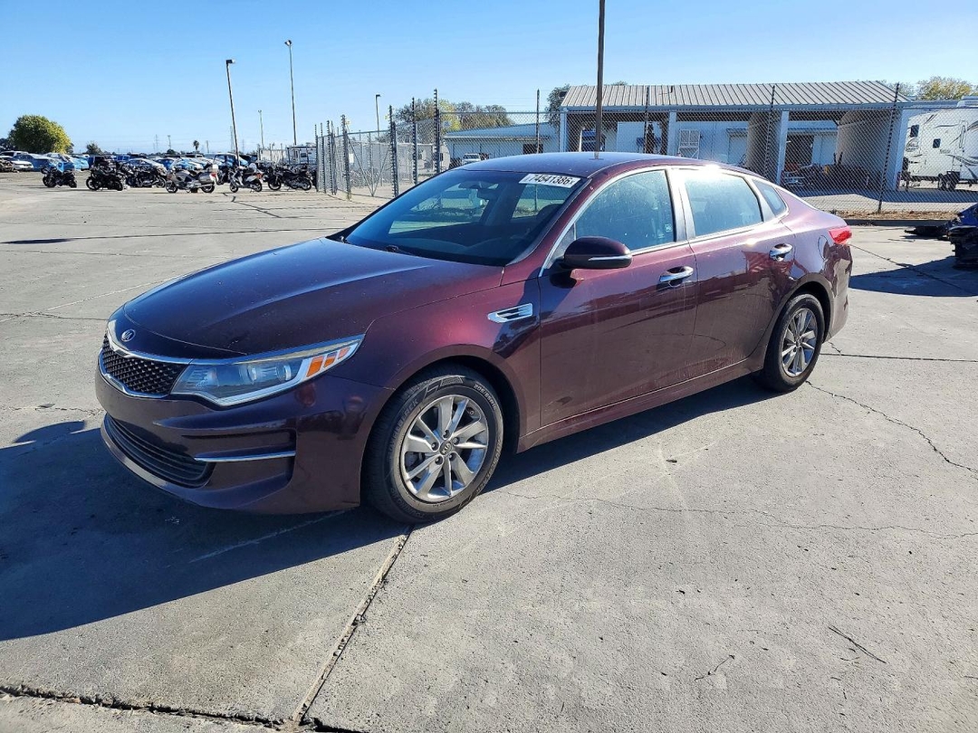 Vista de 2017 KIA OPTIMA LX, ángulo 1