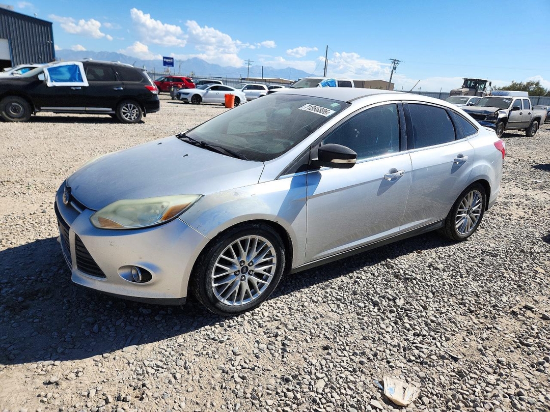Vista de 2014 FORD FOCUS TITANIUM, ángulo 1