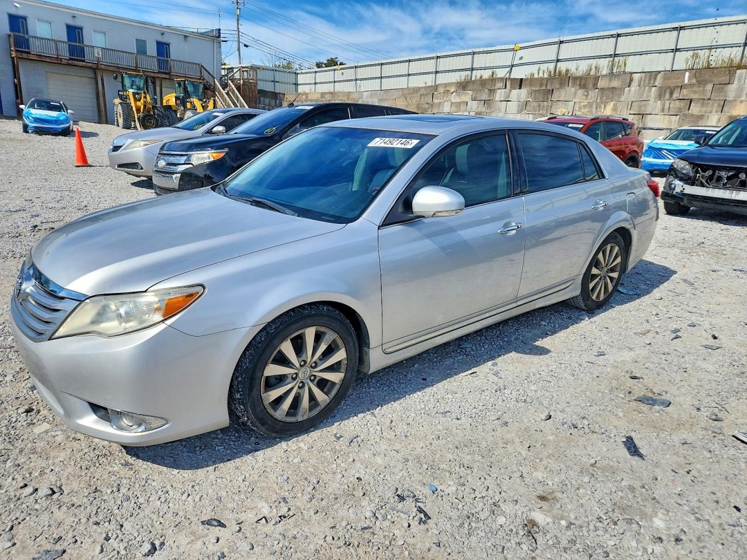 منظر 2011 TOYOTA AVALON LIMITED، زاوية 1