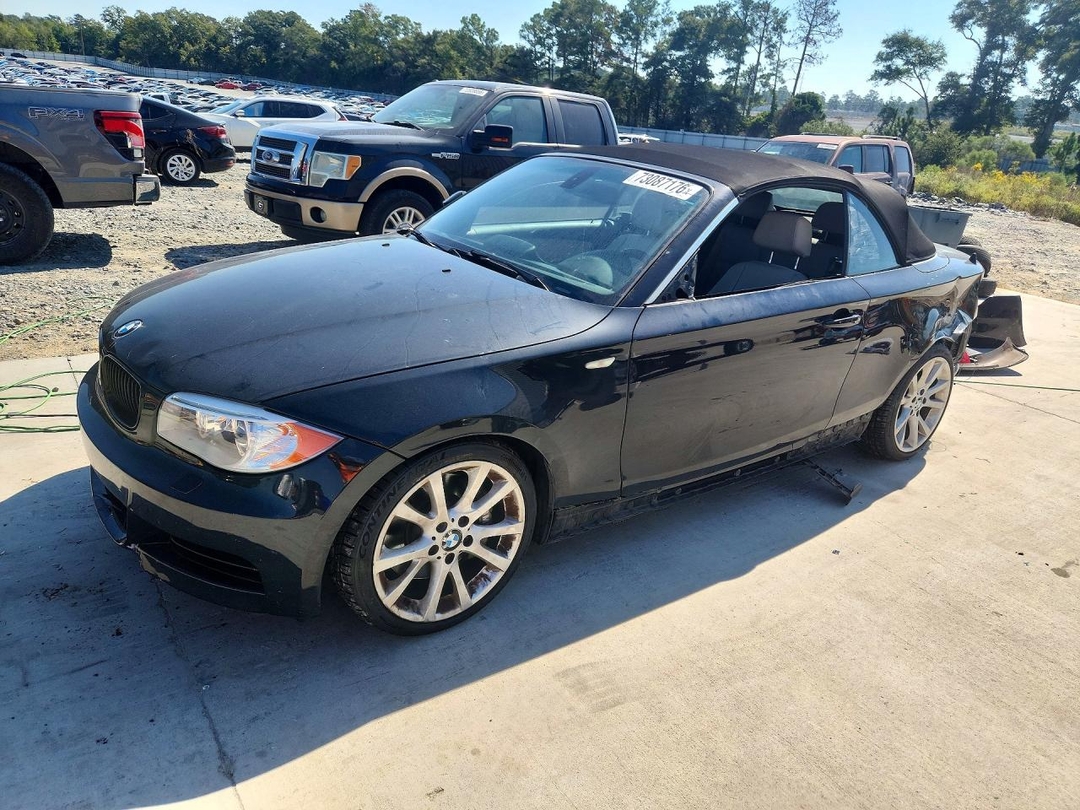 Вид 2013 BMW 135 I, угол 1