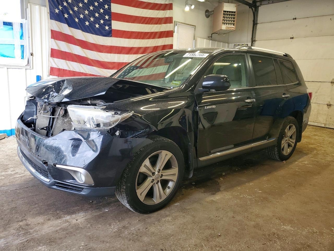 Vue de 2013 TOYOTA HIGHLANDER LIMITED, angle 1