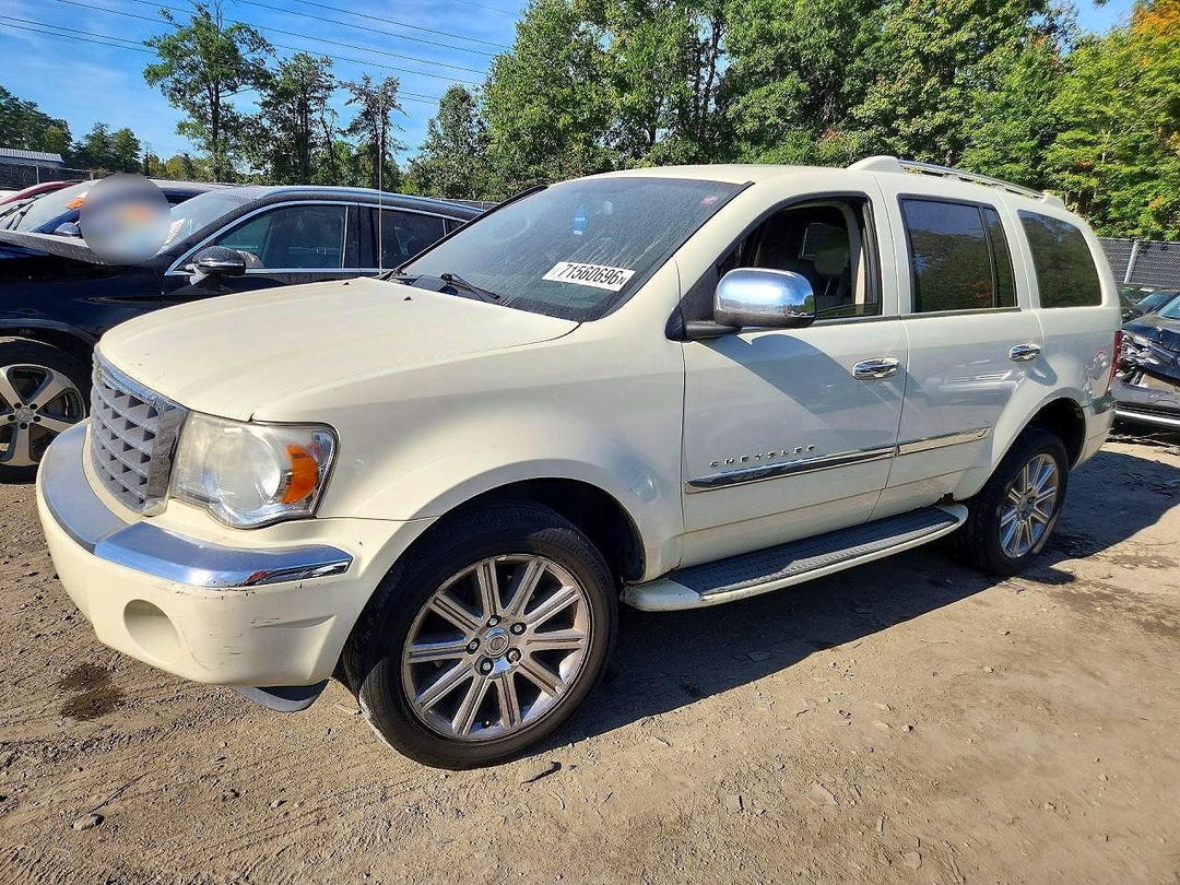 Vista de 2009 CHRYSLER ASPEN LIMITED, ángulo 1