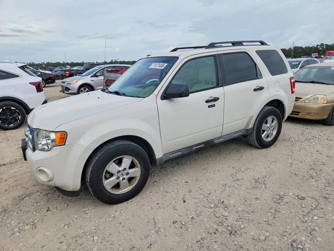 Vista de 2009 FORD ESCAPE XLT, ángulo 1