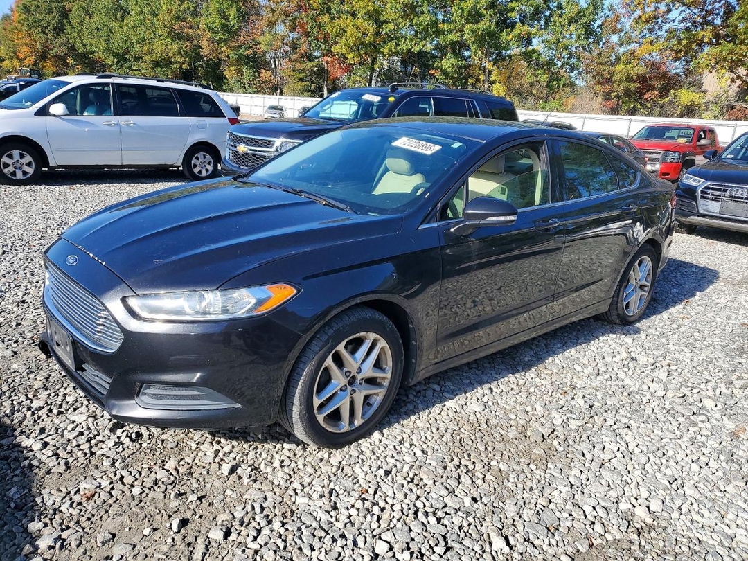 Vue de 2013 FORD FUSION SE, angle 1