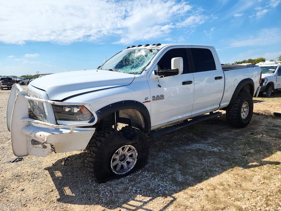 Vista de 2015 RAM 2500 SLT, ángulo 1