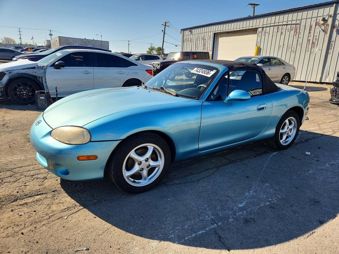 Vue de 2001 MAZDA MX-5 MIATA BASE, angle 1