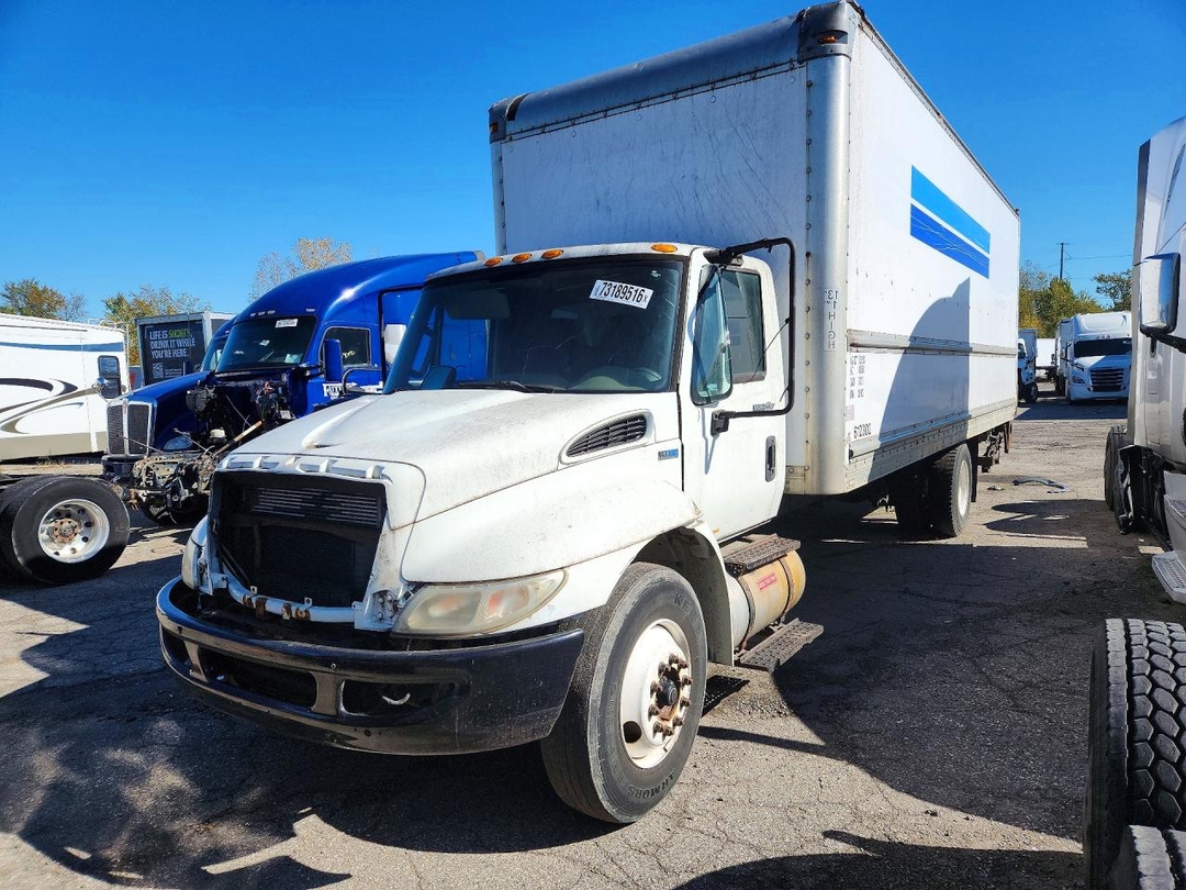 Vue de 2012 INTERNATIONAL 4000 4300, angle 1