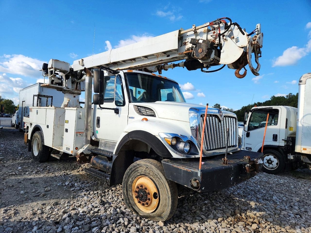 منظر 2011 INTERNATIONAL 7300 DIGGER DERRICK TRUCK، زاوية 1