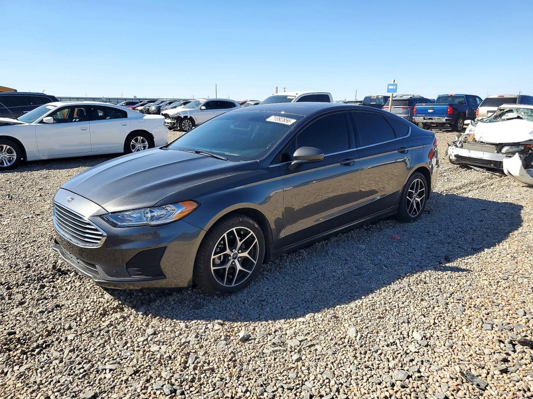 Vue de 2019 FORD FUSION SE, angle 1