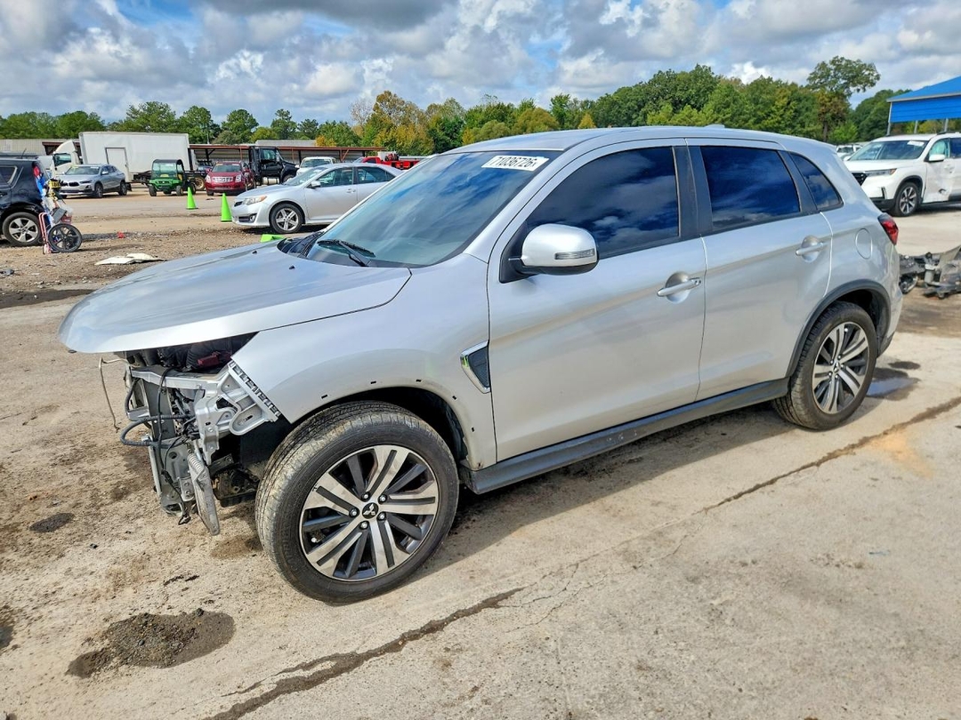 Вид 2021 MITSUBISHI OUTLANDER ES, угол 1