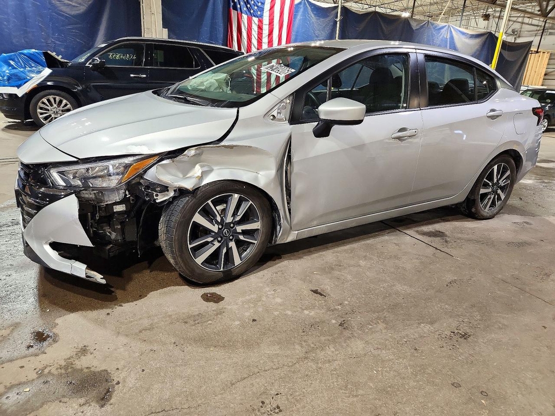 Vue de 2025 NISSAN VERSA SV, angle 1