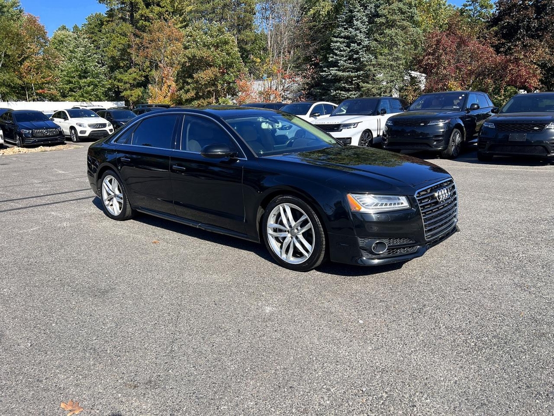Vue de 2017 AUDI A8 L QUATTRO, angle 1