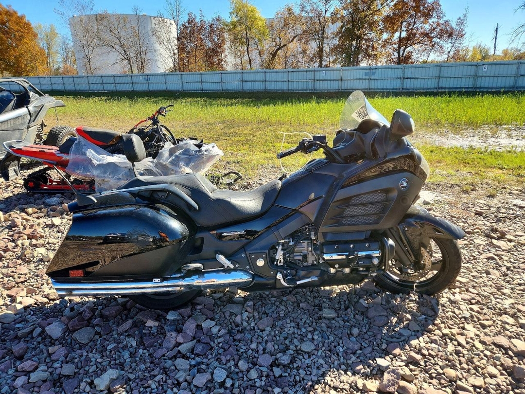 Vue de 2013 HONDA GL1800 B, angle 1