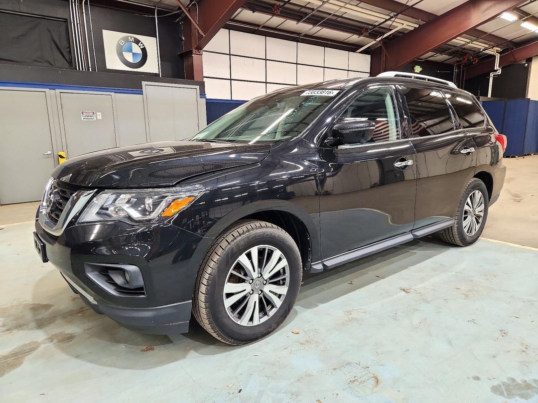 Вид 2020 NISSAN PATHFINDER SL, угол 1