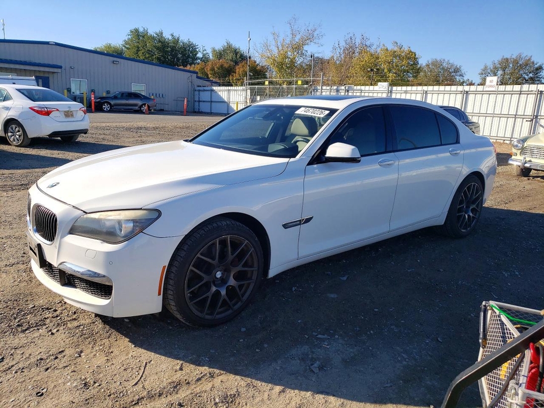منظر 2011 BMW 740 LI، زاوية 1