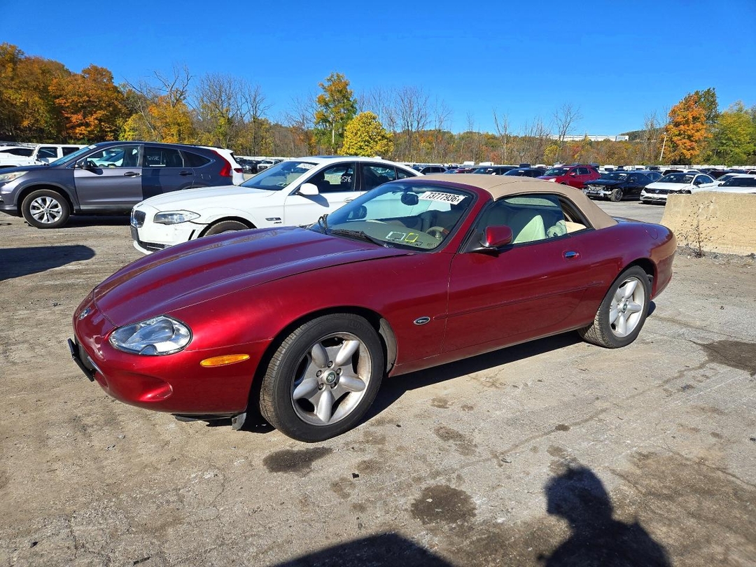 Vista de 1997 JAGUAR XK8, ángulo 1