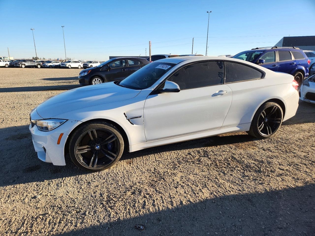 Vue de 2016 BMW M4, angle 1