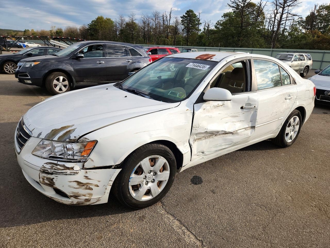 Vue de 2010 HYUNDAI SONATA GLS, angle 1