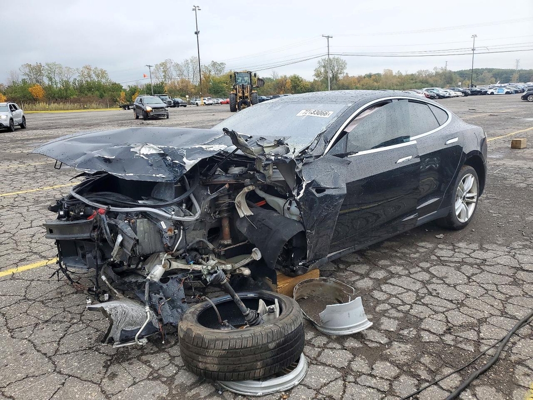 منظر 2015 TESLA MODEL S، زاوية 1