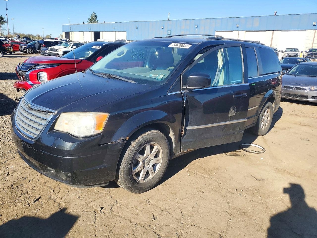 Vue de 2009 CHRYSLER TOWN &amp; COUNTRY TOURING, angle 1