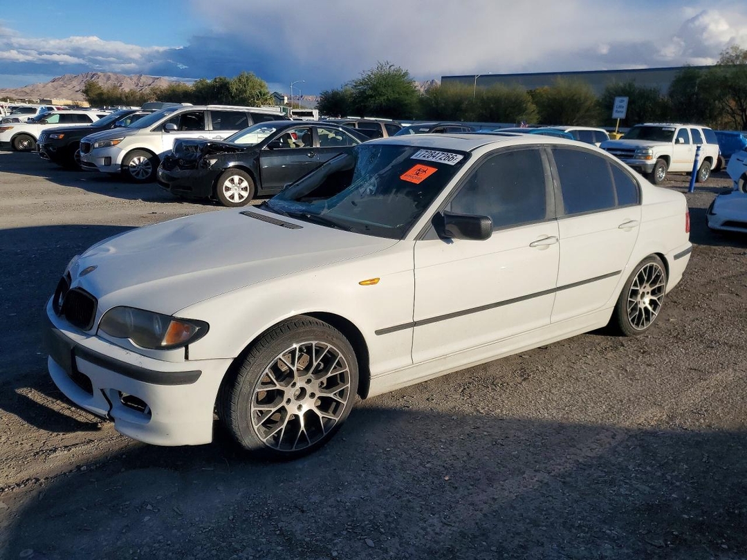 Vue de 2003 BMW 325 I, angle 1