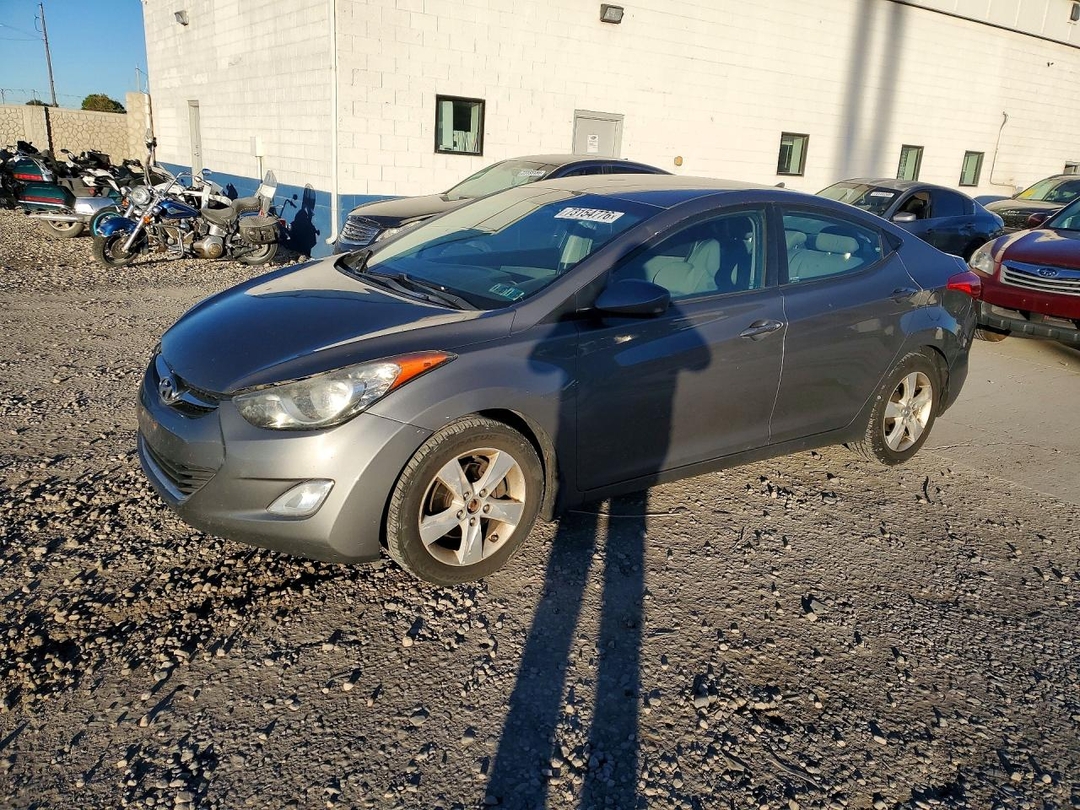 Vue de 2012 HYUNDAI ELANTRA GLS, angle 1
