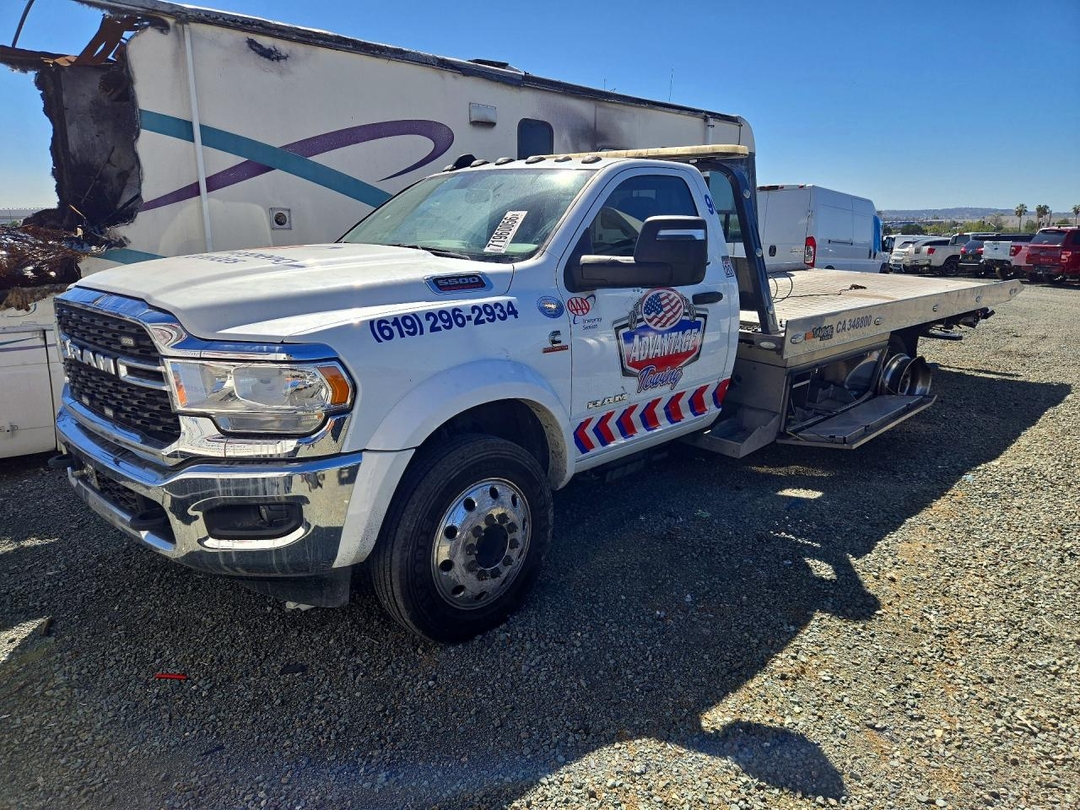 Вид 2024 RAM 5500, угол 1