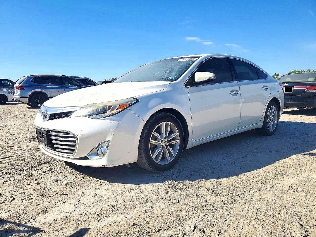 Vedere 2014 TOYOTA AVALON XLE, unghi 1