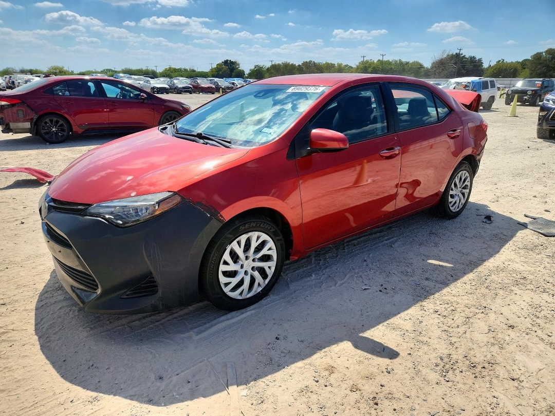 Vista de 2019 TOYOTA COROLLA LE, ángulo 1