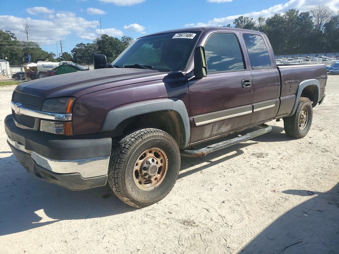 Vue de 2003 CHEVROLET SILVERADO K2500 HEAVY DUTY, angle 1