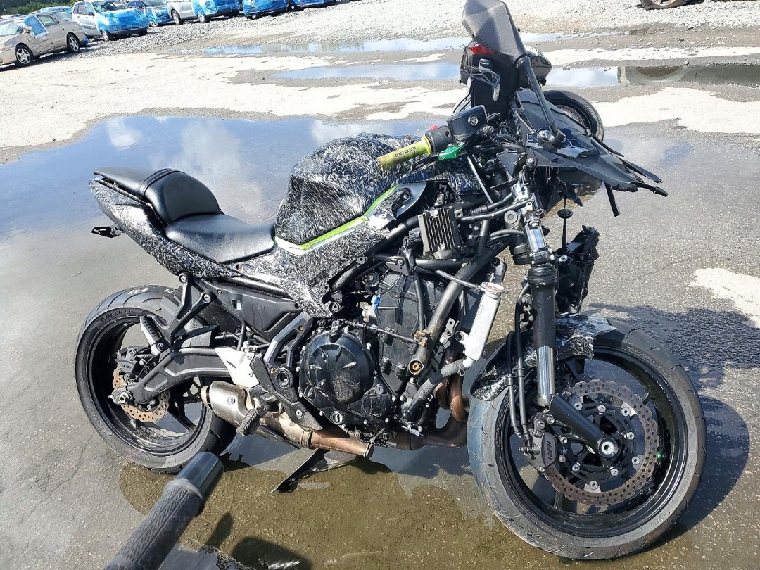 Vue de 2026 KAWASAKI EX650 P, angle 1