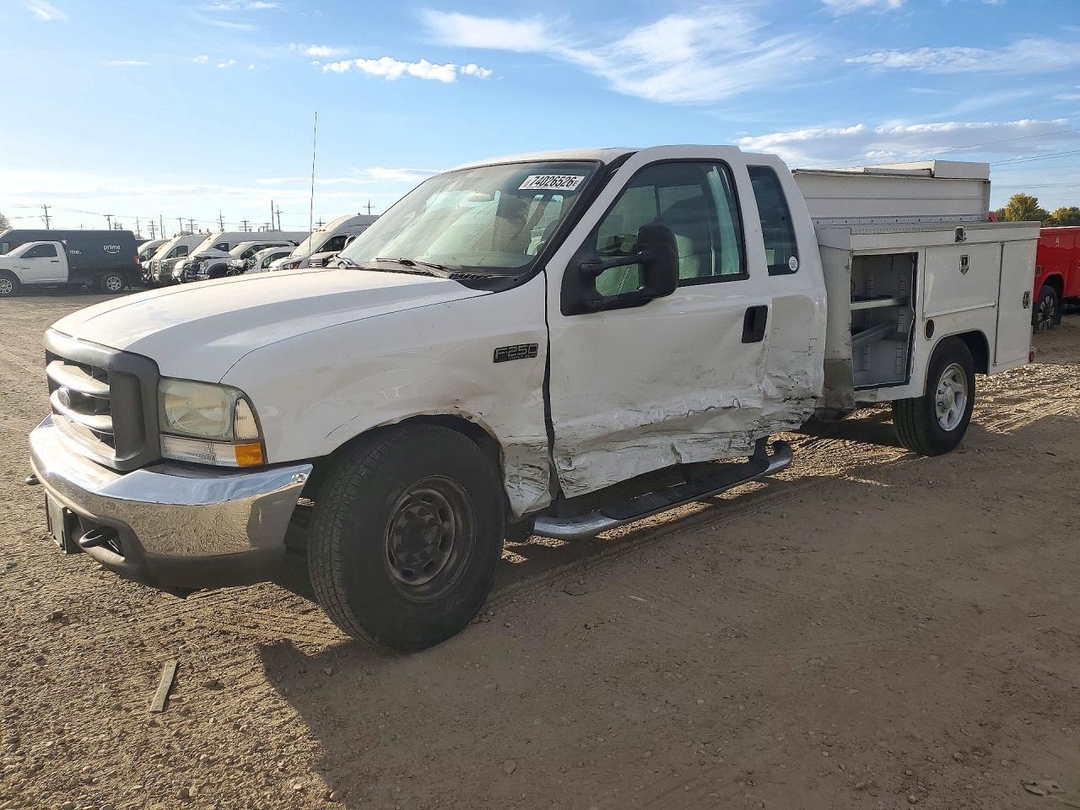Vue de 2004 FORD F250 SUPER DUTY, angle 1