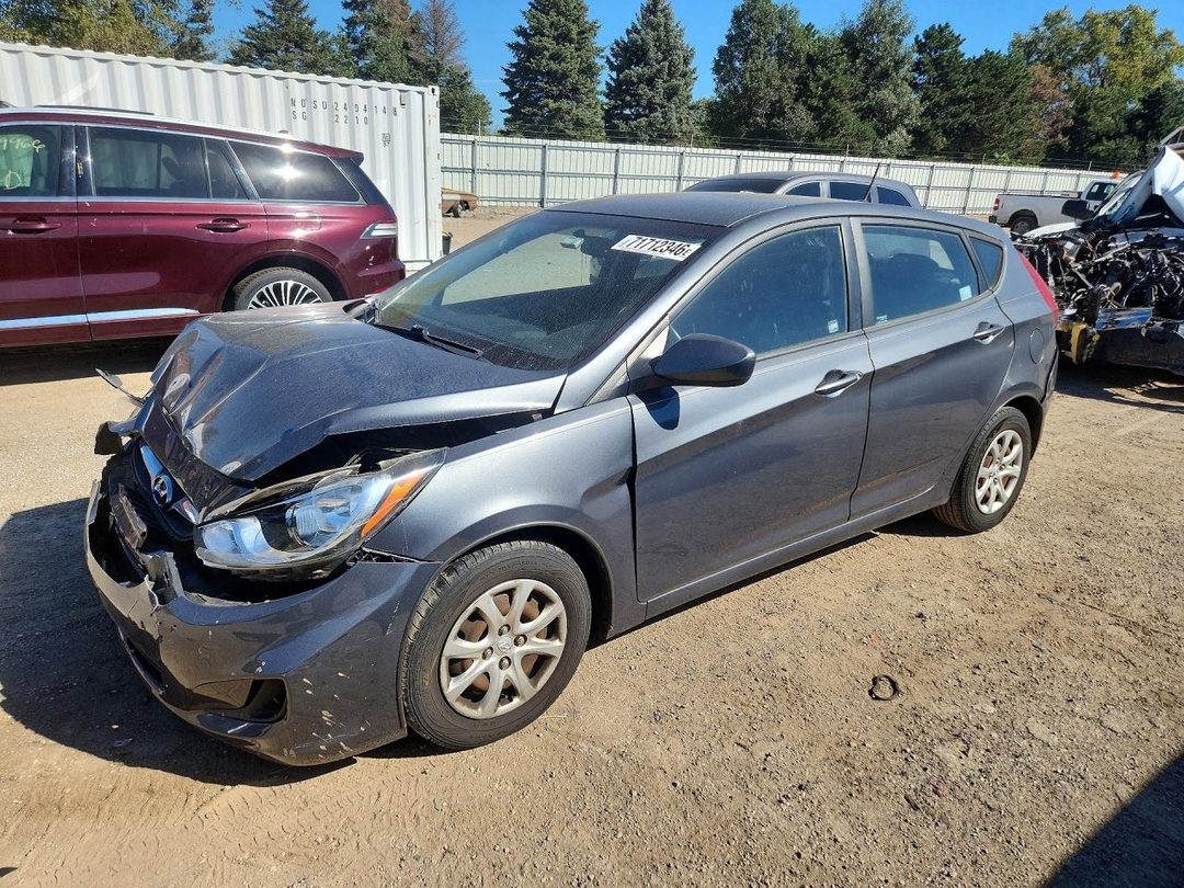 Vista de 2012 HYUNDAI ACCENT GS, ángulo 1