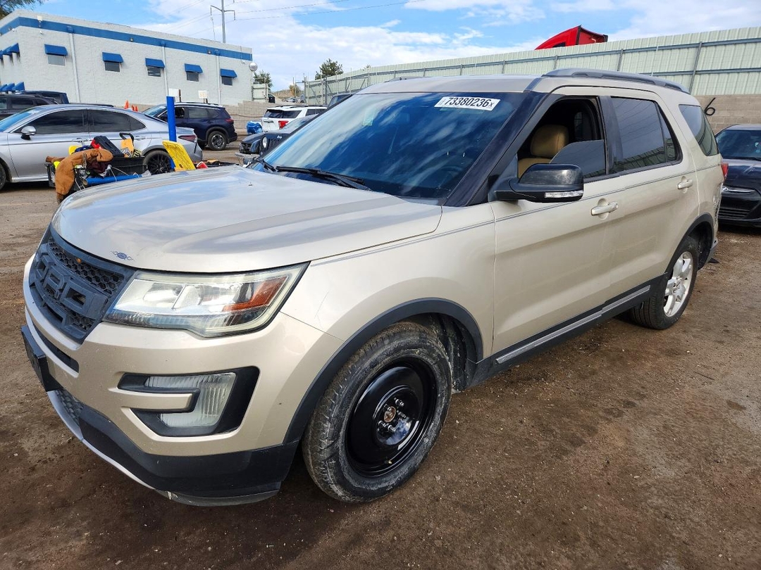 Vue de 2017 FORD EXPLORER XLT, angle 1