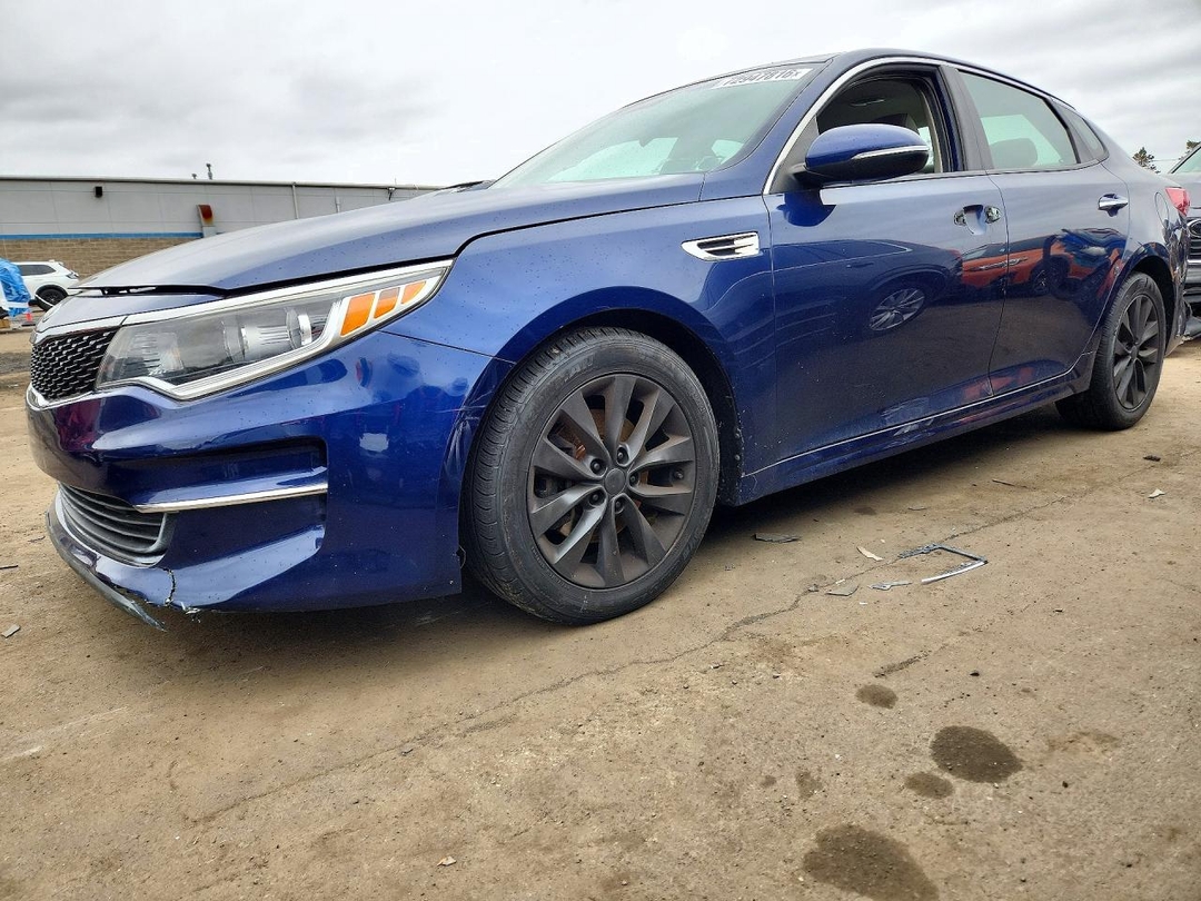 Вид 2016 KIA OPTIMA LX, угол 1