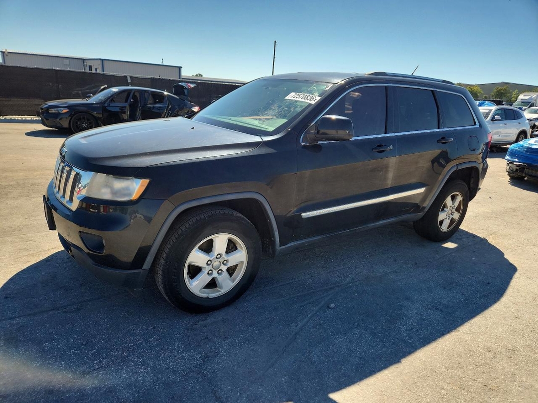 منظر 2013 JEEP GRAND CHEROKEE LAREDO، زاوية 1