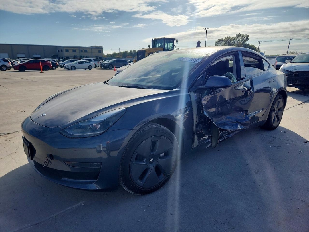 Вид 2023 TESLA MODEL 3, угол 1