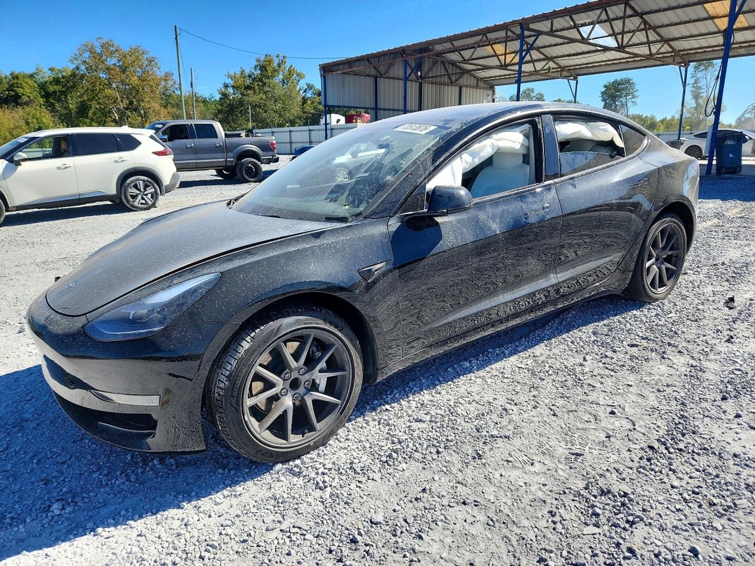 Вид 2023 TESLA MODEL 3, угол 1
