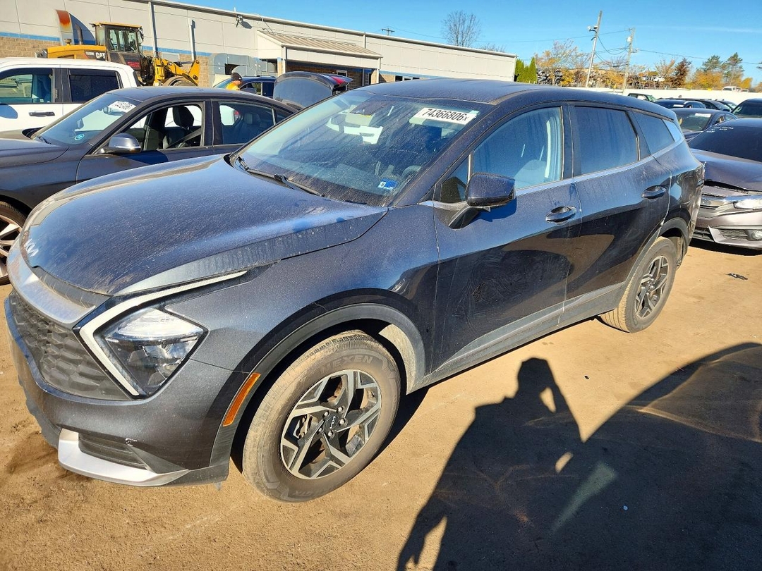 2023 KIA SPORTAGE LX view, angle 1