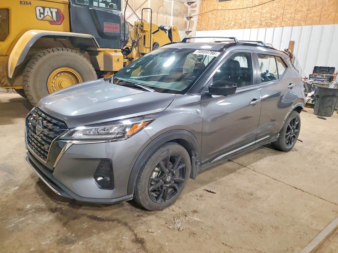 Вид 2021 NISSAN KICKS SR, угол 1