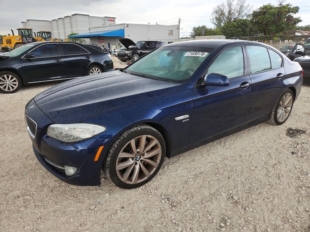 Vue de 2012 BMW 535 XI, angle 1