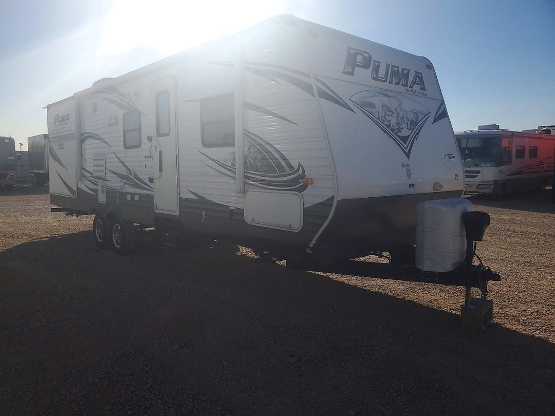 Vue de 2015 FOREST RIVER PUMA CAMPER, angle 1