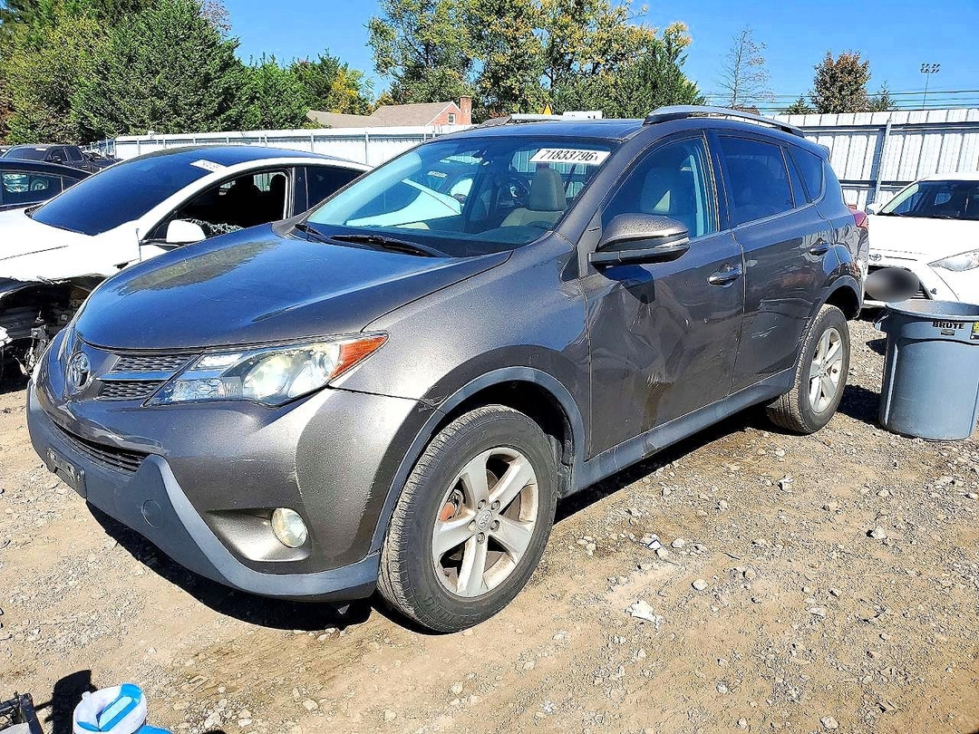 Вид 2013 TOYOTA RAV4 XLE, угол 1