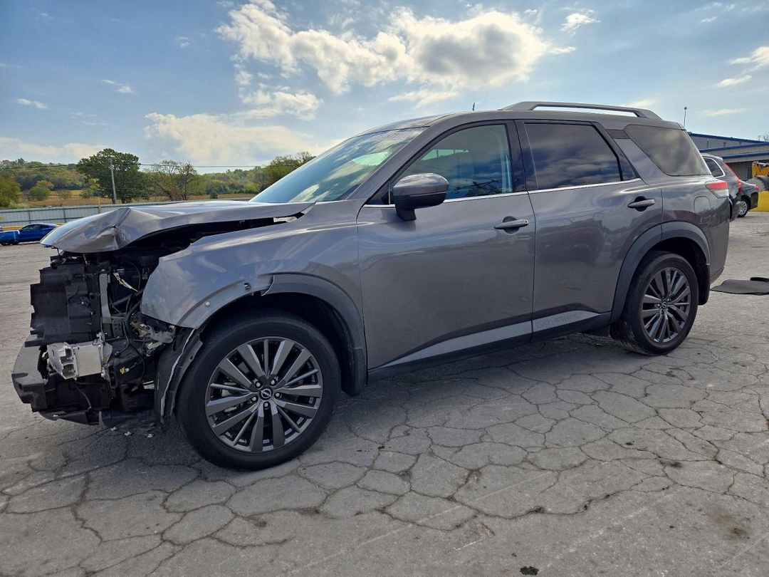 Вид 2022 NISSAN PATHFINDER SL, угол 1
